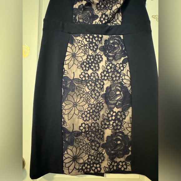 Two-Tone Dress - Picture 4 of 6